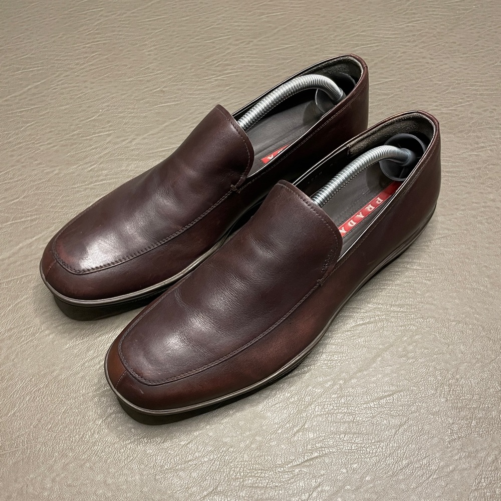 Mens Prada Comfort Loafers - Brown With Embossed Logo -